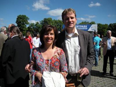 Barbara Richstein, die CDU-Kandidatin fr das Amt des Oberbrgermeisters in Potsdam mit dem CDU-Landtagsabgeordneten Steeven Bretz.