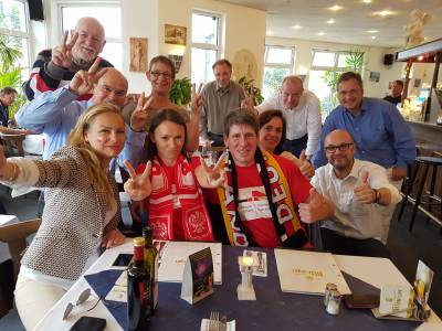 Deutsch-Polnisches Treffen beim Vorrundenspiel der Fuball-Europameisterschaft in Frankreich zwischen Deutschland und Polen im Restaurant Karyatis in Falkensee