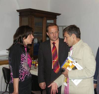 Barbara Richstein im Gesprch mit dem mehrfachen Olympiasieger und Weltmeister im Gehen Robert Korzeniowski (rechts)