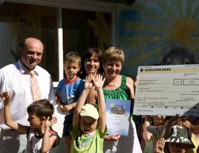 Gewinner des BRAWO-Kindermalwettbewerbs erhielten Preise - Scheckbergabe an KiTa \