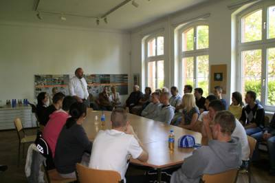 Barbara Richstein und der Menschenrechtsbeauftragte der Bundesregierung, Gnter Nooke, erffneten die Ausstellung: 20 Jahre Friedliche Revolution und Deutsche Einheit im Falkenseer Haus Am Anger