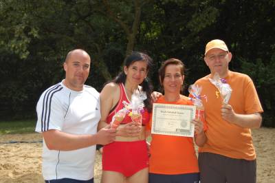 Siegermannschaft v.l. Robert Busch (Landessportbund Brandenburg e.V.), Doreen Busch, Barbara Richstein (MdL), Roger Lewandowski (Vizelandrat des Landkreises HVL)
