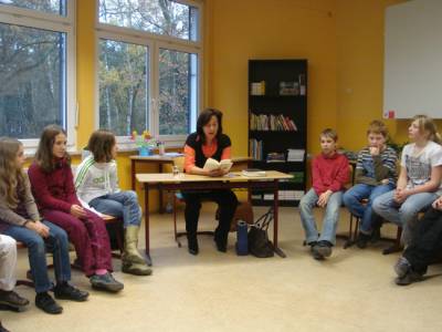 Beim diesjhrigen bundesweiten Vorlesetag am 13. November 2009 las die Landtagsabgeordnete Barbara Richstein von 07:45 Uhr bis 09:30 Uhr in der Klasse 5d der Erich-Kstner-Grundschule in Falkensee vor.  