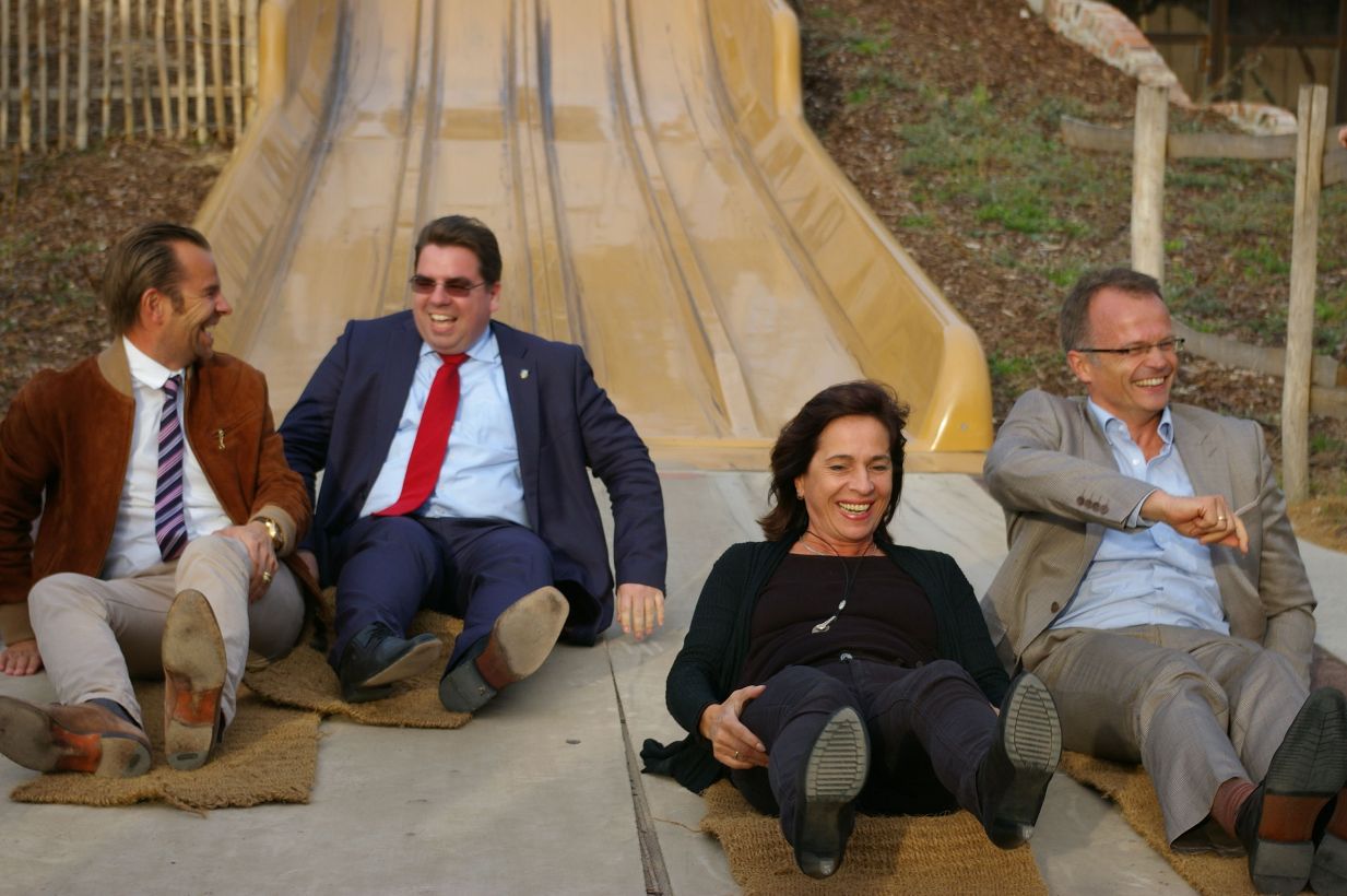 Neben Firmeninhaber Robert Dahl (l.) haben etwa 150 Gste, zahlreiche Besucher von Karls Erlebnisdorf und natrlich die Landtagskandidaten der CDU, Michael Koch, Barbara Richstein und CDU-Landeschef Michael Schierack (r.) am Mittelstands-Tag teilgenommen