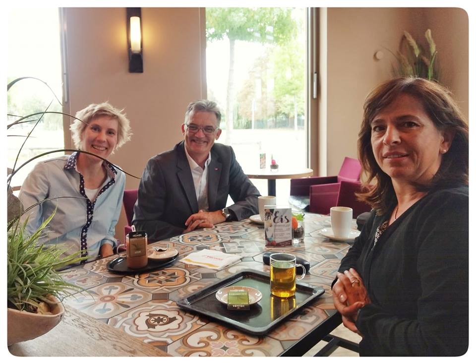 Anne Laßhofer, Uwe Feiler und Barbara Richstein bei ihrem Gespräch im Café Thonke.